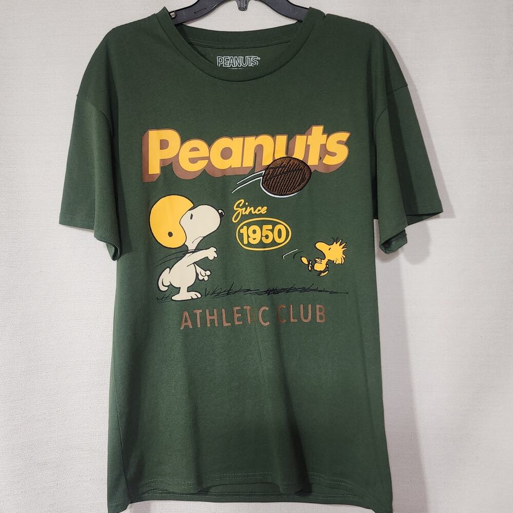 Snoopy and Woodstock athletic club men's medium green shirt